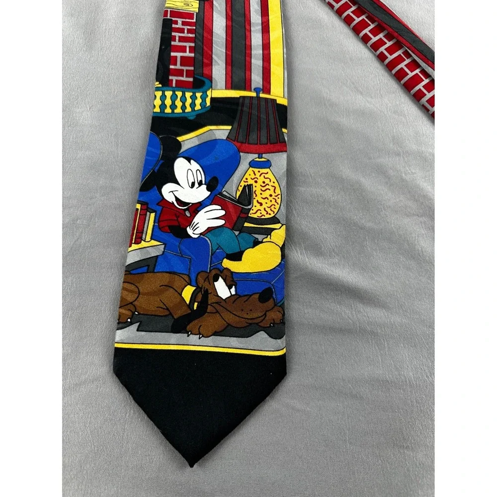 Disney Mickey Mouse & Pluto‎ Tie 100% polyester